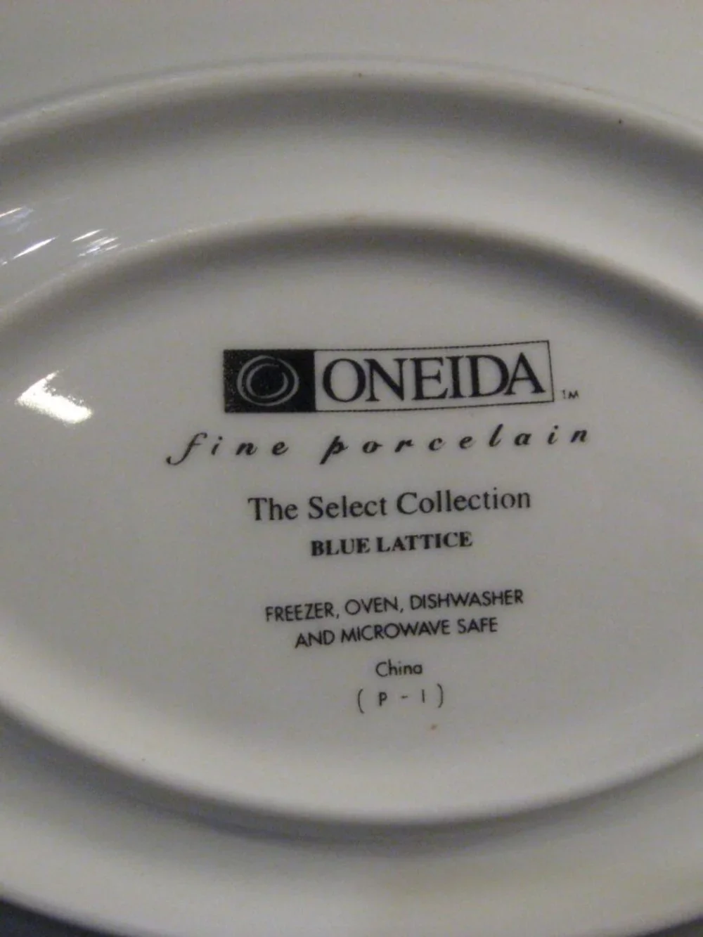 ONEIDA BLUE LATTICE GRAVY BOAT WITH UNDERPLATE